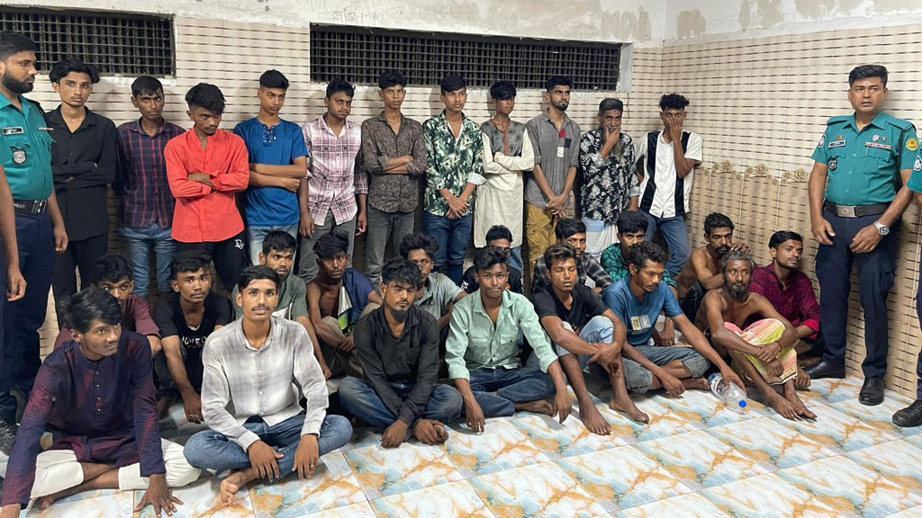 কারওয়ান বাজারে পুলিশ কর্মকর্তাকে ছুরিকাঘাতের পর গ্রেপ্তার ৩০